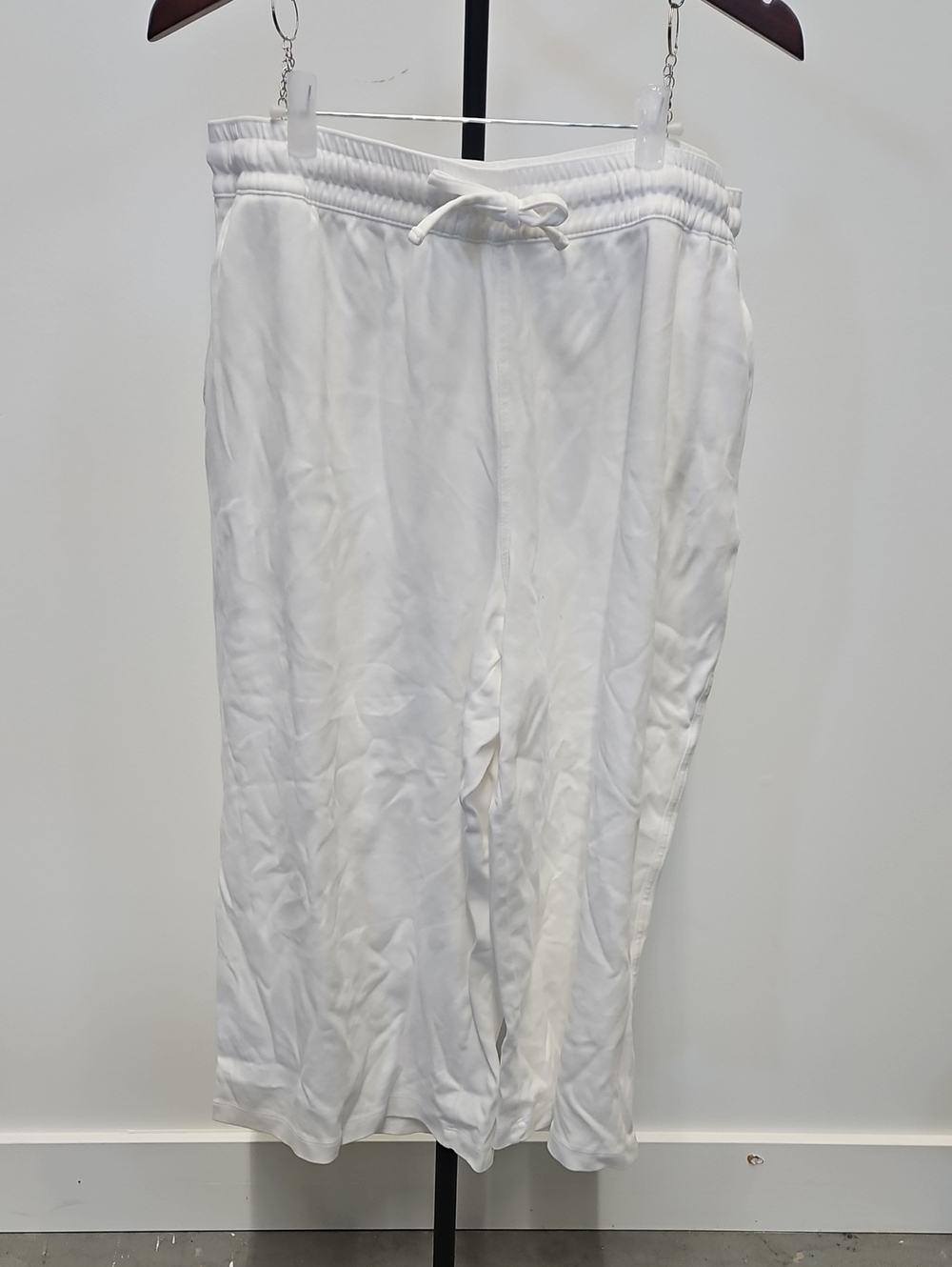 Lands' End White Drawstring Capri-Style Pants